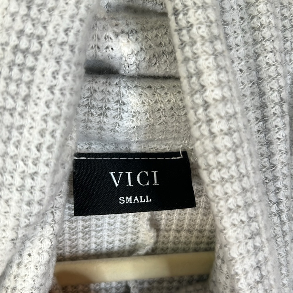 VICI Gray And White Cowl Neck Oversized Sweater Size S - Picture 5 of 7